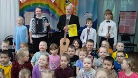 У нас каникулы - День музыкальных инструментов!